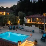 New Luxury Timeless With Private Pool, Free Parking, Seafront, For 6 Persons * Korčula