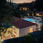New Luxury Timeless With Private Pool, Free Parking, Seafront, For 6 Persons