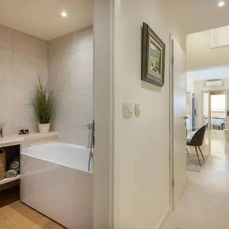 New Luxury Timeless With Private Pool, Free Parking, Seafront, For 6 Persons 别墅 科尔丘拉
