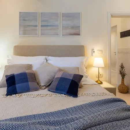New Luxury Timeless With Private Pool, Free Parking, Seafront, For 6 Persons Villa *