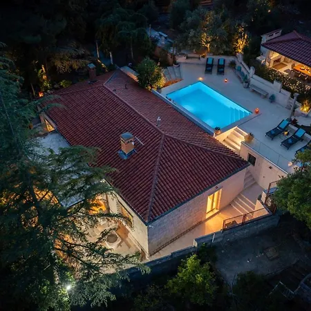 Villa New Luxury Timeless With Private Pool, Free Parking, Seafront, For 6 Persons