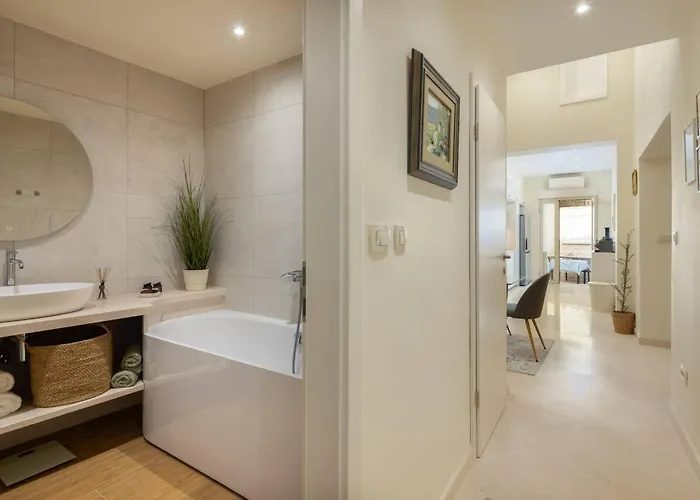New Luxury Timeless With Private Pool, Free Parking, Seafront, For 6 Persons 别墅 科尔丘拉