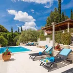 Vila New Luxury Timeless With Private Pool, Free Parking, Seafront, For 6 Persons