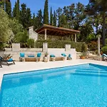 New Luxury Timeless With Private Pool, Free Parking, Seafront, For 6 Persons *