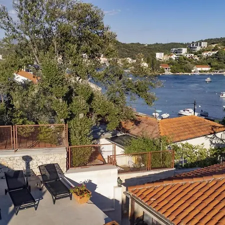 Villa New Luxury Timeless With Private Pool, Free Parking, Seafront, For 6 Persons *