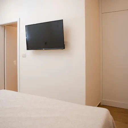 New Luxury Timeless With Private Pool, Free Parking, Seafront, For 6 Persons