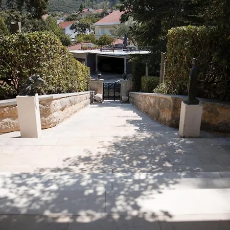 New Luxury Timeless With Private Pool, Free Parking, Seafront, For 6 Persons Villa Korcula Town