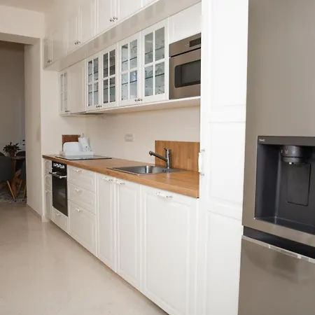 New Luxury Timeless With Private Pool, Free Parking, Seafront, For 6 Persons Korcula Town