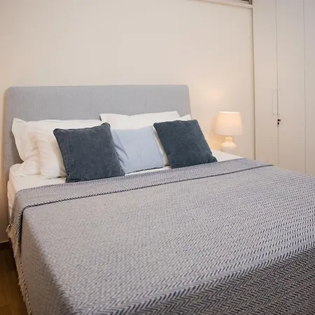 New Luxury Timeless With Private Pool, Free Parking, Seafront, For 6 Persons