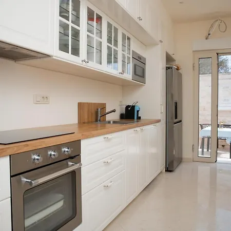 New Luxury Timeless With Private Pool, Free Parking, Seafront, For 6 Persons Villa *