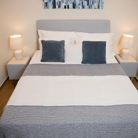 New Luxury Timeless With Private Pool, Free Parking, Seafront, For 6 Persons