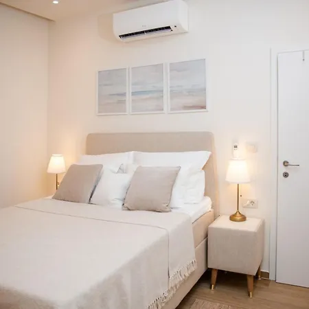 New Luxury Timeless With Private Pool, Free Parking, Seafront, For 6 Persons Villa *