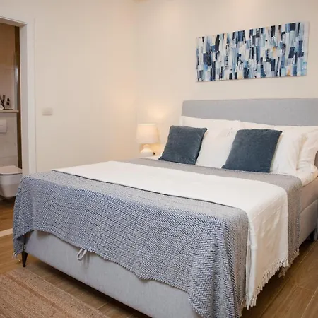 New Luxury Timeless With Private Pool, Free Parking, Seafront, For 6 Persons