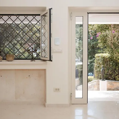 New Luxury Timeless With Private Pool, Free Parking, Seafront, For 6 Persons Villa *