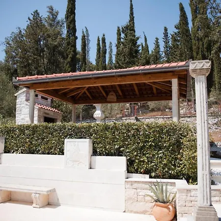 New Luxury Timeless With Private Pool, Free Parking, Seafront, For 6 Persons Villa Korcula Town