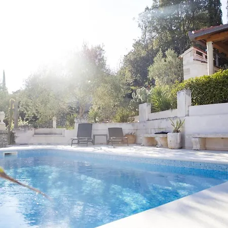 New Luxury Timeless With Private Pool, Free Parking, Seafront, For 6 Persons *