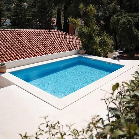 Villa New Luxury Timeless With Private Pool, Free Parking, Seafront, For 6 Persons *