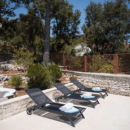 Villa New Luxury Timeless With Private Pool, Free Parking, Seafront, For 6 Persons Korcula Town