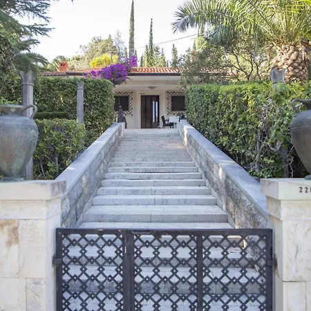 New Luxury Timeless With Private Pool, Free Parking, Seafront, For 6 Persons Korcula Town