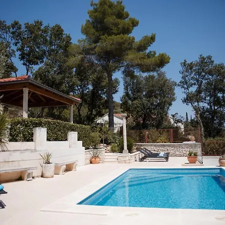 New Luxury Timeless With Private Pool, Free Parking, Seafront, For 6 Persons Villa *
