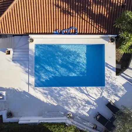 Villa New Luxury Timeless With Private Pool, Free Parking, Seafront, For 6 Persons *