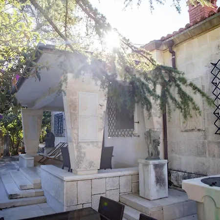 Villa New Luxury Timeless With Private Pool, Free Parking, Seafront, For 6 Persons *