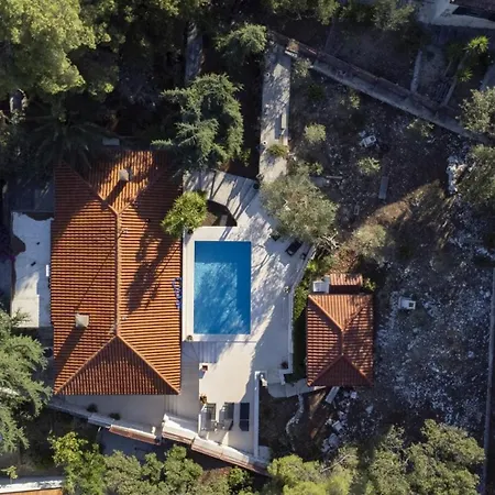 New Luxury Timeless With Private Pool, Free Parking, Seafront, For 6 Persons Korcula Town