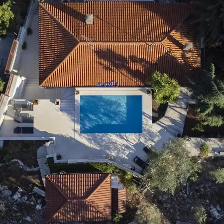 Villa New Luxury Timeless With Private Pool, Free Parking, Seafront, For 6 Persons Korcula Town