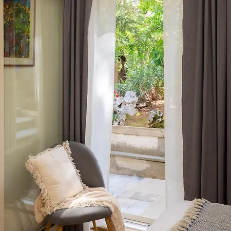 New Luxury Timeless With Private Pool, Free Parking, Seafront, For 6 Persons * קורצולה