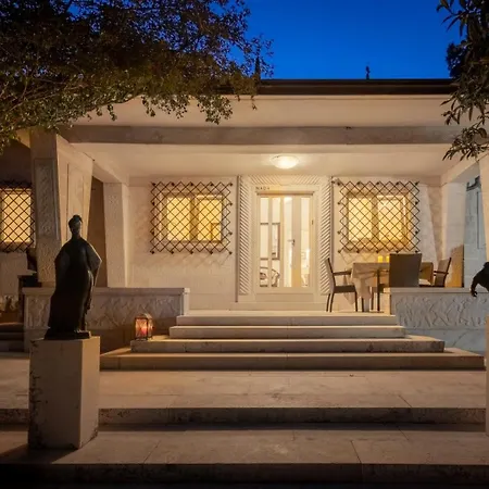וילה New Luxury Timeless With Private Pool, Free Parking, Seafront, For 6 Persons