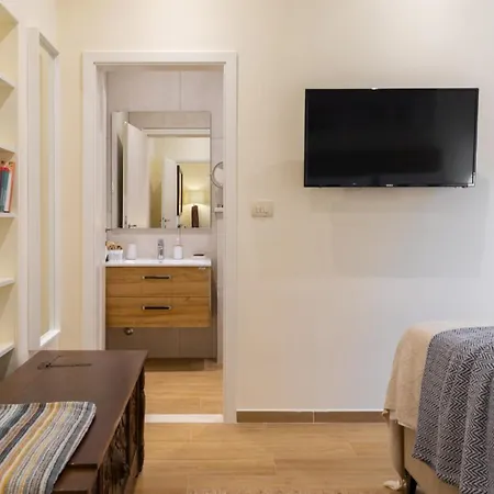 New Luxury Timeless With Private Pool, Free Parking, Seafront, For 6 Persons וילה *