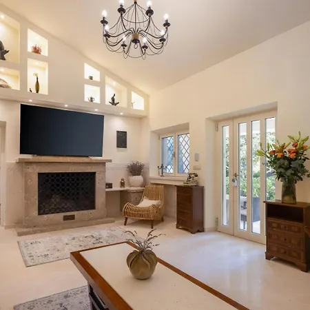 Villa New Luxury Timeless With Private Pool, Free Parking, Seafront, For 6 Persons *