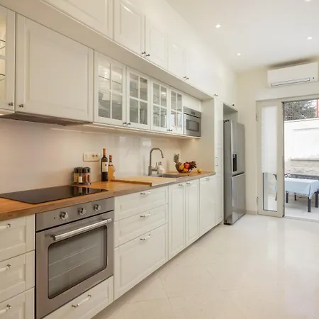 וילה New Luxury Timeless With Private Pool, Free Parking, Seafront, For 6 Persons קורצולה