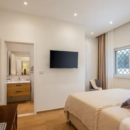 New Luxury Timeless With Private Pool, Free Parking, Seafront, For 6 Persons Villa *