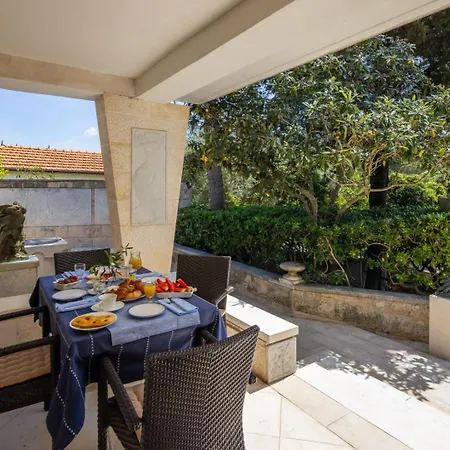 New Luxury Timeless With Private Pool, Free Parking, Seafront, For 6 Persons קורצולה