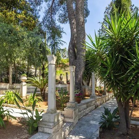 New Luxury Timeless With Private Pool, Free Parking, Seafront, For 6 Persons * קורצולה