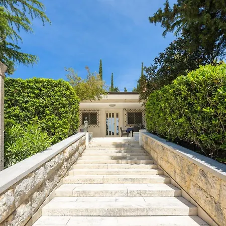 New Luxury Timeless With Private Pool, Free Parking, Seafront, For 6 Persons וילה *