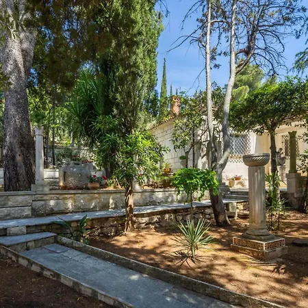 וילה New Luxury Timeless With Private Pool, Free Parking, Seafront, For 6 Persons קורצולה
