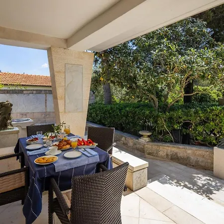 New Luxury Timeless With Private Pool, Free Parking, Seafront, For 6 Persons コルチュラ