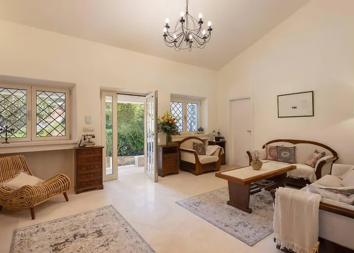 New Luxury Timeless With Private Pool, Free Parking, Seafront, For 6 Persons Villa