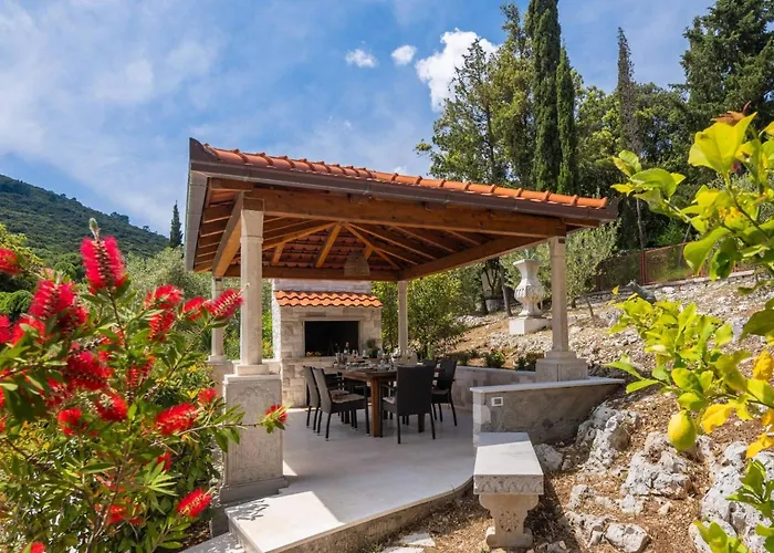 Villa New Luxury Timeless With Private Pool, Free Parking, Seafront, For 6 Persons