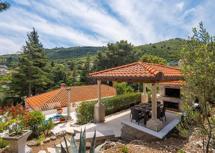 Villa New Luxury Timeless With Private Pool, Free Parking, Seafront, For 6 Persons *