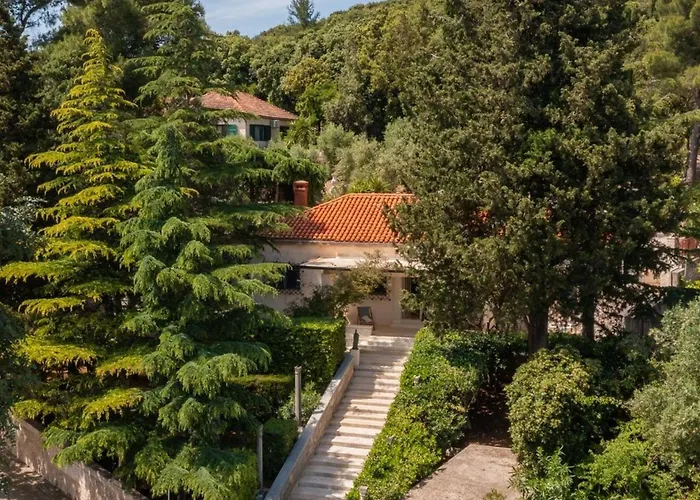 New Luxury Timeless With Private Pool, Free Parking, Seafront, For 6 Persons * Korčula