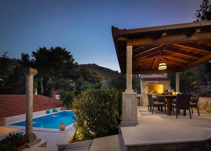 Villa New Luxury Timeless With Private Pool, Free Parking, Seafront, For 6 Persons *