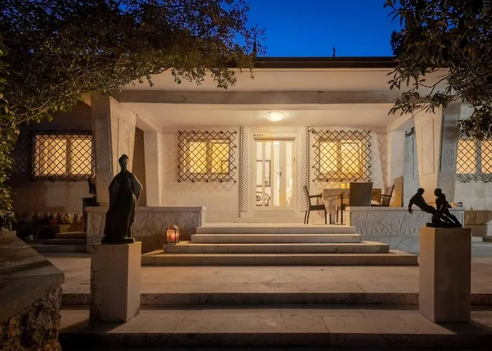 New Luxury Timeless With Private Pool, Free Parking, Seafront, For 6 Persons * Korčula