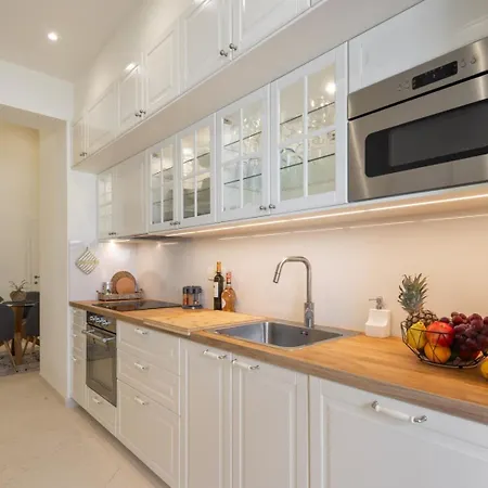 Villa New Luxury Timeless With Private Pool, Free Parking, Seafront, For 6 Persons *