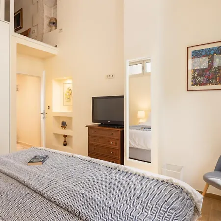 New Luxury Timeless With Private Pool, Free Parking, Seafront, For 6 Persons *