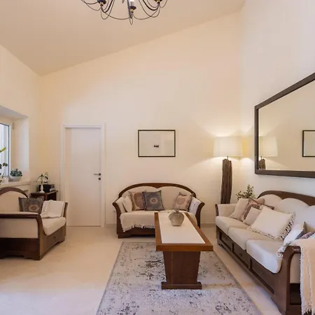 Villa New Luxury Timeless With Private Pool, Free Parking, Seafront, For 6 Persons *