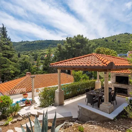 Villa New Luxury Timeless With Private Pool, Free Parking, Seafront, For 6 Persons