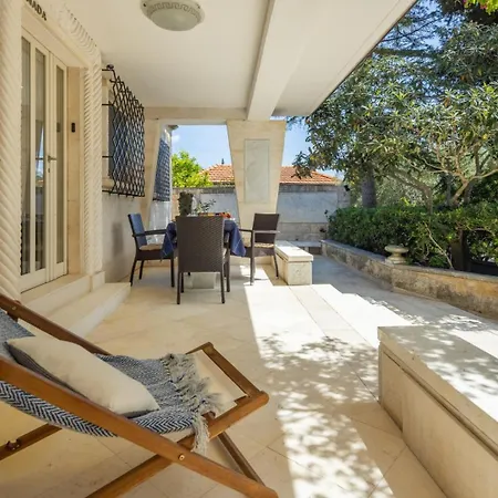 New Luxury Timeless With Private Pool, Free Parking, Seafront, For 6 Persons Villa